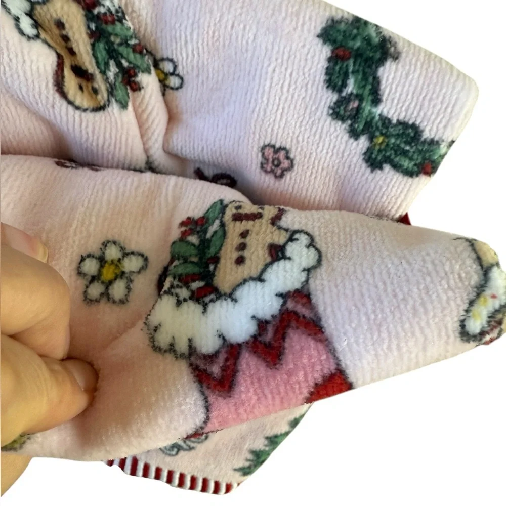 ENVOGUE Holiday / Christmas Set of Two Cotton Hand Towels - Festive Pink and Red